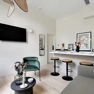 https://luxurious-apartement-near-the-eiffel-tower-champs-75015.fr-paris.fr